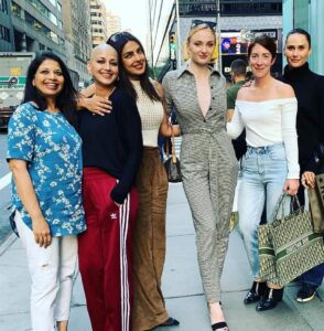 Sonali Bendre Instagram - Was a little low and lonely as @goldiebehl had left for Mumbai... thank you @priyankachopra for lifting my spirits! ♥️ #AGirlsDayOutIsLikeChickenSoupForTheSoul @sophiet @danasupnick @mimi

#Repost @priyankachopra

Girls will be girls.. @iamsonalibendre @sophiet @danasupnick @mimi ❤🎉💋🌻