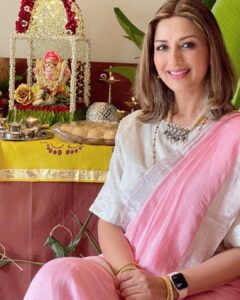 Sonali Bendre Instagram - The mood while welcoming Bappa home is more meditative this year but it’s always a special feeling 🙏🏼 सर्वांना गणेश चतुर्थीच्या हार्दिक शुभेच्छा