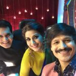 Sonali Bendre Instagram - #IndiasBestDramebaaz Season 3 premieres tonight and @vivekoberoi, @omungkumar and I have had the best time! Can't wait for you all to watch the super talented kids tonight at 9 pm on @zeetv!