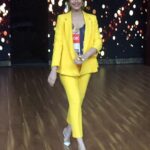Sonali Bendre Instagram - 🌻 or ☀ you decide! #YellowLove #SundayVibes #SetLife