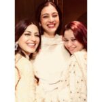 Sonali Bendre Instagram – The sisterhood of the sisters-in-law! #ForeverFriends
#MoodLastNight #MakingMemories #OldFriendships #chikankari 
#abujanisandeepkhosla
@Tabutiful @Srishtibehlarya
PC: @sikandarkher