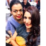 Sonali Bendre Instagram - Annnnd it’s time for a change! Out with the red, and in with chocolate... @zenobiamody @kromakaysalon #HairChange #ChocolateHair