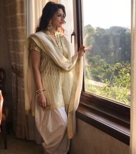 Sonali Bendre Instagram - Vintage @abujanisandeepkhosla!!! After all these years, they're still my favourite! Hair by @sandhyabellarae Make up by @rajeshpatilmakeupart