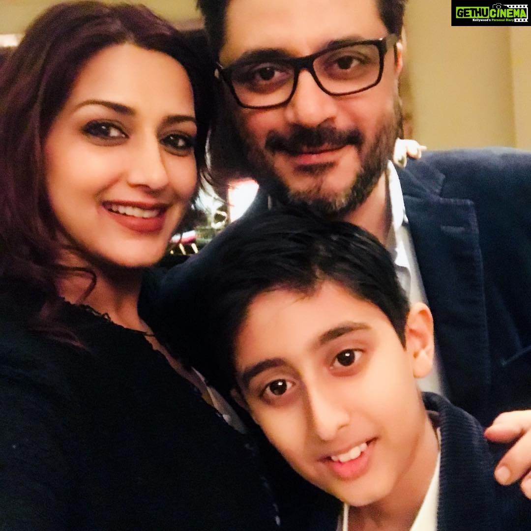 Sonali Bendre Instagram - End of a special day with my special boys #birthdaygirl #birthdaylove🎂 #newyear2018 #myboysbestboys