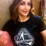 Sonali Bendre Instagram - Give me some ‘space’ 👩🏻‍🚀🪐 🌎 Check out their collection @a47merch #ISRO ♥️