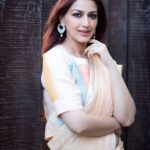 Sonali Bendre Instagram - When you don’t need anything more than a lovely pair of earrings and a beautiful ring to make your whole look complete.... thank you @tanishqjewellery for making it so simple #GlitteratiByTanishq