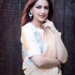 Sonali Bendre Instagram – When you don’t need anything more than a lovely pair of earrings and a beautiful ring to make your whole look complete…. thank you @tanishqjewellery for making it so simple #GlitteratiByTanishq