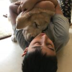 Sonali Bendre Instagram - Sunday mrng playtime! 💗 #missicy #love #puppylove #dogstagram #goldenretriever #sundaymood