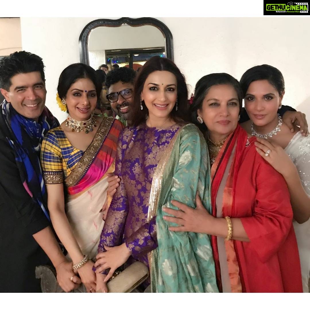 Sonali Bendre Instagram - Happy Diwali everyone! May your lives be filled with love and light... Diwali is all about fun, food, family, and friendship... And last night I had the best food ever with #shabanaazmi, @sridevi.kapooor, @ashesinwind, @therichachadha and @manishmalhotra05. A #HappyDiwali indeed!