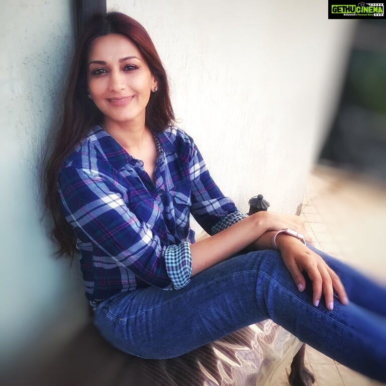 Sonali Bendre Instagram - Bright sunny evening in Mumbai... Now contemplating if I should a) have a cup of coffee b) figure out what my son is up to or c) sit here and enjoy the moment. What I eventually decided, I leave to your imagination.