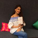 Sonali Bendre Instagram – So excited to announce our next book in #SonalisBookClub… It’s our very first non-fiction book and I’ve heard so much about it… It is #Sapiens: A Brief History of Humankind by @YuvalNoahHarari! Can’t wait to start reading it! #SBC