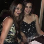 Sonali Bendre Instagram - #Nomadnight #startedclearendedblurred #girlswannahavefun #blurrynight #NYDiaries #SummerVacay @gayatrioberoi @suzkr