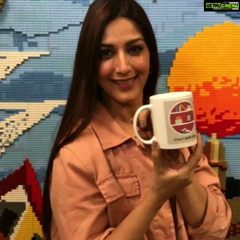 Sonali Bendre Instagram - Really stoked about our first ever giveaways on #SonalisBookClub… autographed books and #SBC cups. Congratulations Daman Chhatwal, Danish Bagdadi, Anshul Gautam, Sherina Tanwani & Rathnavel Ponnuswami. It was a great to have @itsanandneel join us for the discussion along with so many of you who have taken on this journey with me. It's great to see #SBC shape up into a platform for such amazing discussions and I can't wait for the next one.