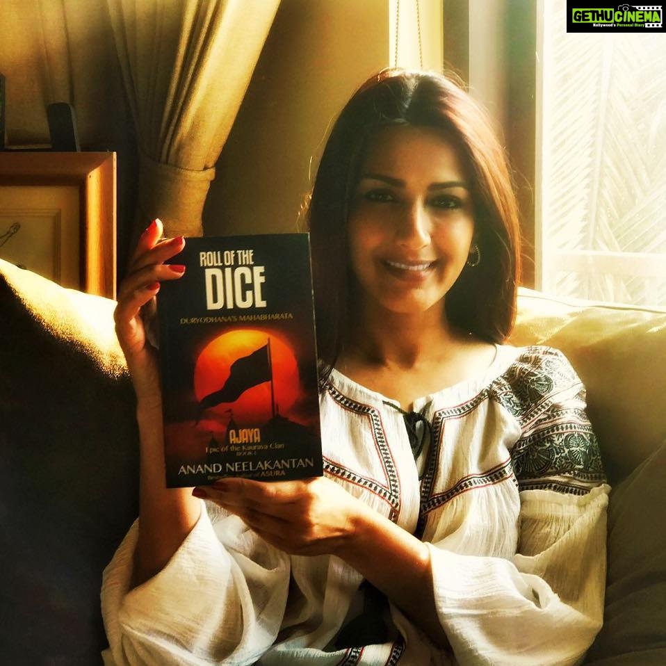 Sonali Bendre Instagram - Great news! The author of #RollOfTheDice, @itsanandneel will be joining us for the book discussion LIVE on Monday, April 17 at 1 pm on FB.com/iamsonalibendre! Make sure you finish reading the book ASAP....trust me, you don't want to miss this discussion... #SBC #SonalisBookClub