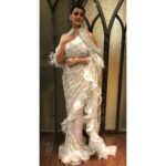 Sonali Bendre Instagram - A unique twist to the traditional sari... Thank you @abujani1 and @sandeepkhosla for this amazing outfit! Jewelry by @neelamkotharisoni Styled by @akankshagajria Hair by @sandhyabellarae