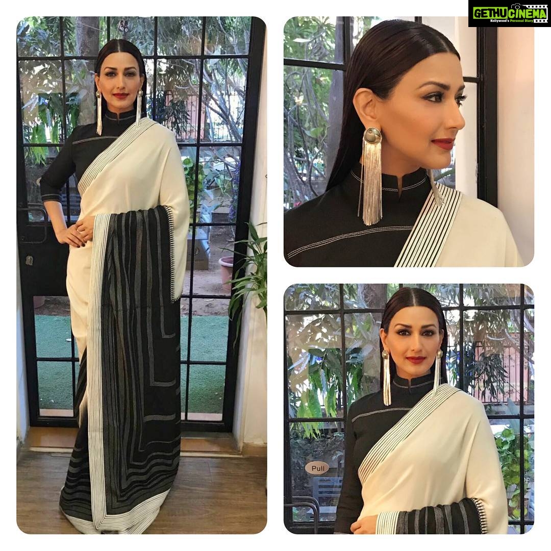 Sonali Bendre Instagram - Looking forward to the #DivyajFoundation and #MSCW #ConfidenceWalk with @amruta.fadnavis tonight. Honored and privileged to share the stage with a few amazing and victorious women... can't wait! Hair - @KantaMotwani Outfit - @ShantanuNikhil Earrings - @Minerali_store Stylist - @akankshagajria
