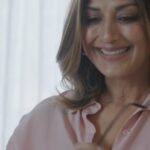 Sonali Bendre Instagram - Some tunes transport you to another world😄 A sound of assurance, this is #TheNewSoundOfYES by @yes_bank.