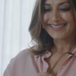 Sonali Bendre Instagram - Some tunes transport you to another world😄 A sound of assurance, this is #TheNewSoundOfYES by @yes_bank.