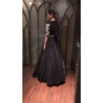 Sonali Bendre Instagram - A twist and a twirl... Feeling like Cinderella off to a ball! #JioFilmfareAwards @manishmalhotra05 Hair by @Sandhyabellarae