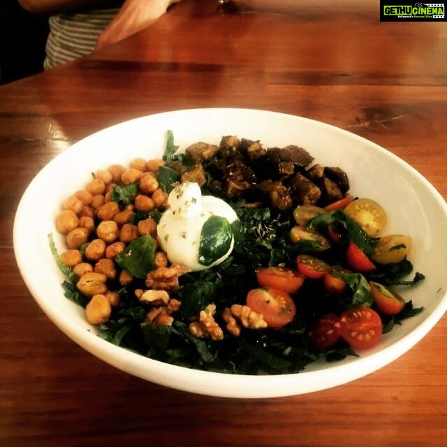 Sonali Bendre Instagram - Healthy and yummy Burrata salad for dinner! Making up after a sinful Sunday... #TisTheSeasonToBeHealthy
