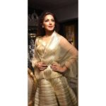 Sonali Bendre Instagram – Ready for the #KarrmFilmfareAwards tonight! Looking forward to celebrating the amazing talent of the Marathi film fraternity… @jiteshpillaai

Designer: @amitaggarwalofficial

Hair by @sandhyabellarae

Styling @akankshagajria