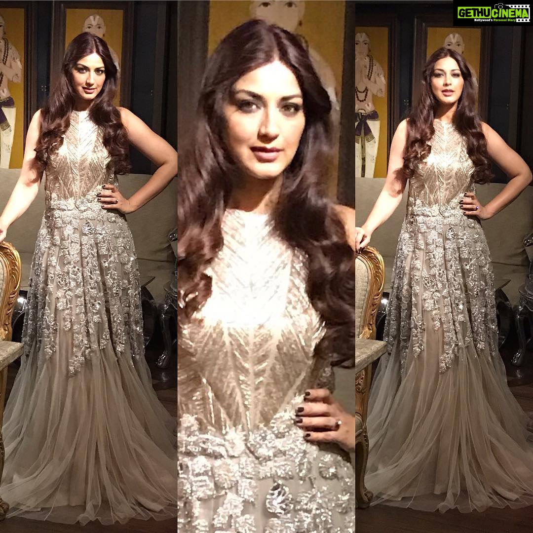 Sonali Bendre Instagram - Ready for the night..... #alldressedup #formalwear #manishmalhotra