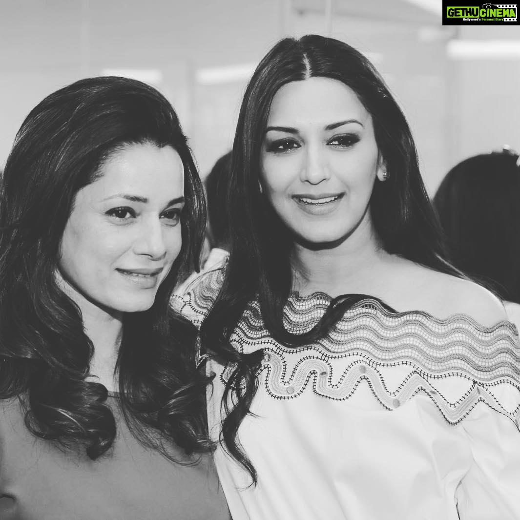 Sonali Bendre Instagram - Happy B'day @neelamkotharisoni 🎂🎉🎁😘❤️#prettiestgirl #birthdaygirl #whendowemeet