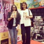 Sonali Bendre Instagram - A launch I was so proud & happy to be a part of! Just 16 yrs and #anushasubramanian has already released her 2nd book! Congratulations... #GirlPower #KeepGoing #ravisubramanian