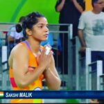 Sonali Bendre Instagram - 1st medal!!! Thank u SAKSHI MALIK so so proud of u.... #sakshimalik #truefighter #superwoman #tearsofjoy