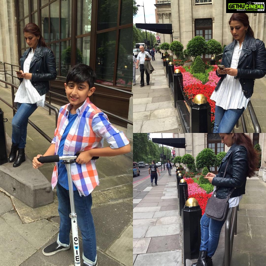 Sonali Bendre Instagram - Summertime....#holiday #familytime #relaxed #fun #happiness