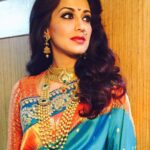 Sonali Bendre Instagram – Maharashtrian nose pin …..so special! #revivalofpaithani #makeinindia