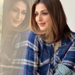 Sonali Bendre Instagram - Looking out the window... all day everyday #NeverEndingCovidSaga