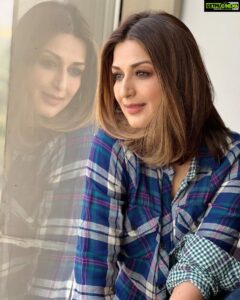 Sonali Bendre Instagram - Looking out the window... all day everyday #NeverEndingCovidSaga