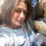 Sonali Bendre Instagram - Sunshine is my hair colour… #NaturallyDryingHair #MumbaiWinters