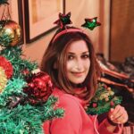 Sonali Bendre Instagram - Merry everything and happy always ⭐ PS… Borrowing the beautiful #ChristmasDecor from @sandeepkhosla