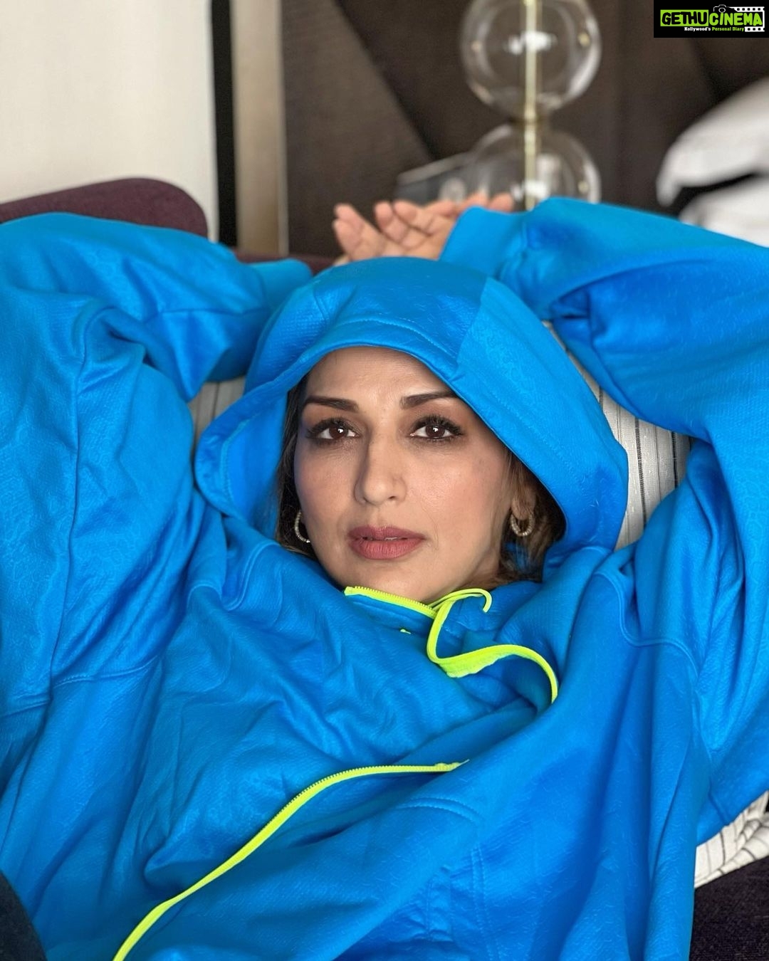 Sonali Bendre Instagram - Who says Mondays need to be blue…