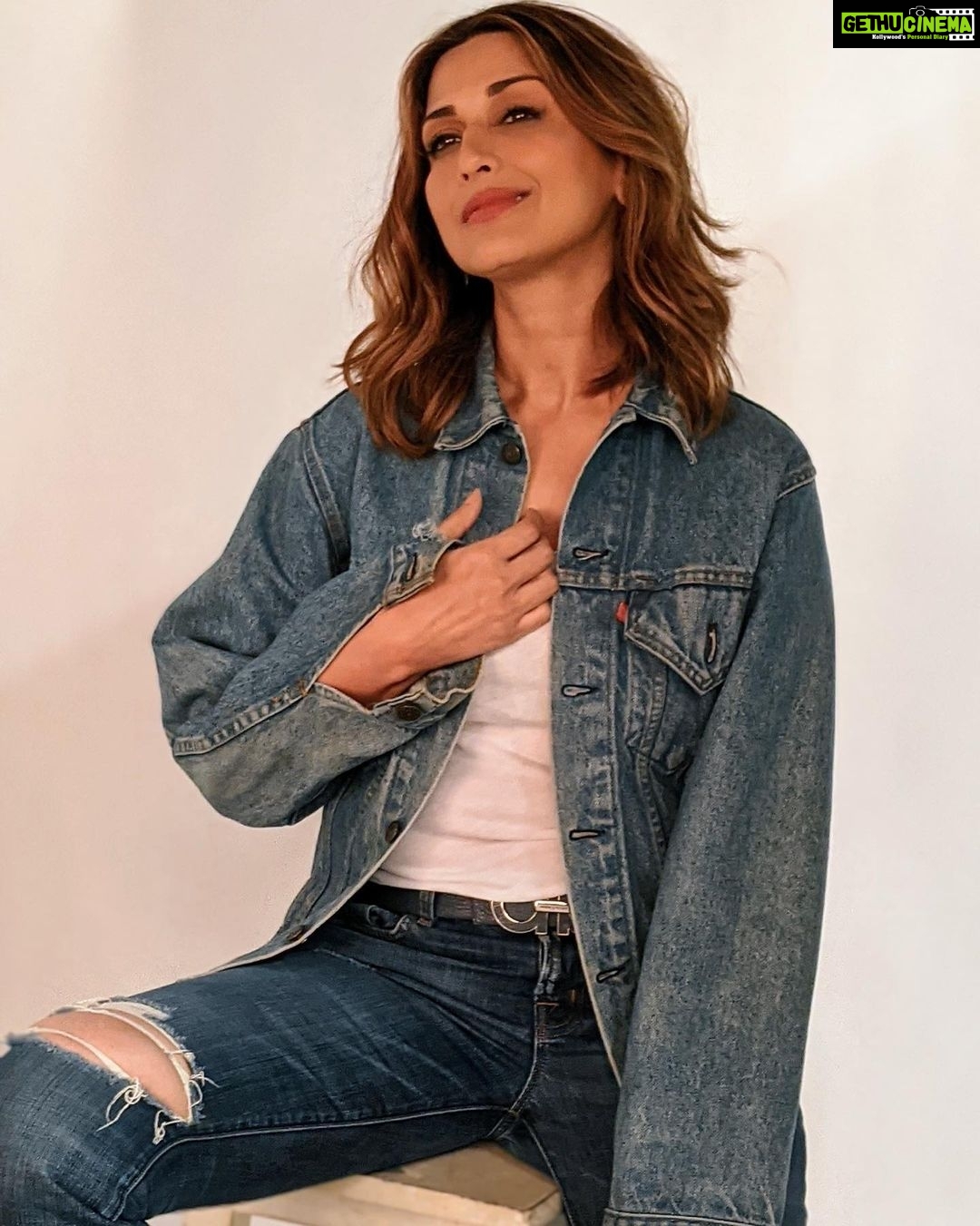 Sonali Bendre Instagram - Stole the son’s jacket… never giving it back 😬😬