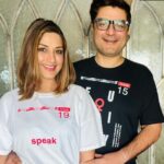 Sonali Bendre Instagram - Did you know that India has the world's longest written constitution? #RepublicDay is a great day to remind ourselves of our fundamental rights and duties, and @a47merch has done a brilliant job with their #ConstitutionOfIndia collection. Kudos! 🥰 Happy Republic Day 🇮🇳 #WearYourRights