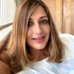 Sonali Bendre Instagram – Guess who’s back… the good hair days! 😄