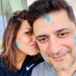 Sonali Bendre Instagram – Celebrating the spirit of Holi this year in my small bubble 🌈

Hope you all are home and safe too! #HappyHoli 

@goldiebehl