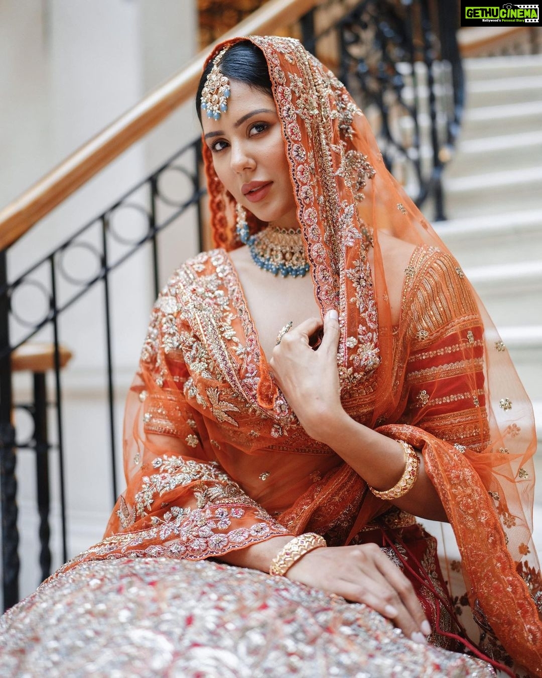 Sonam Bajwa Instagram - 𝐒𝐎𝐍𝐀𝐌 𝐁𝐀𝐉𝐖𝐀 𝐗 𝐅𝐑𝐎𝐍𝐓𝐈𝐄𝐑 𝐑𝐀𝐀𝐒