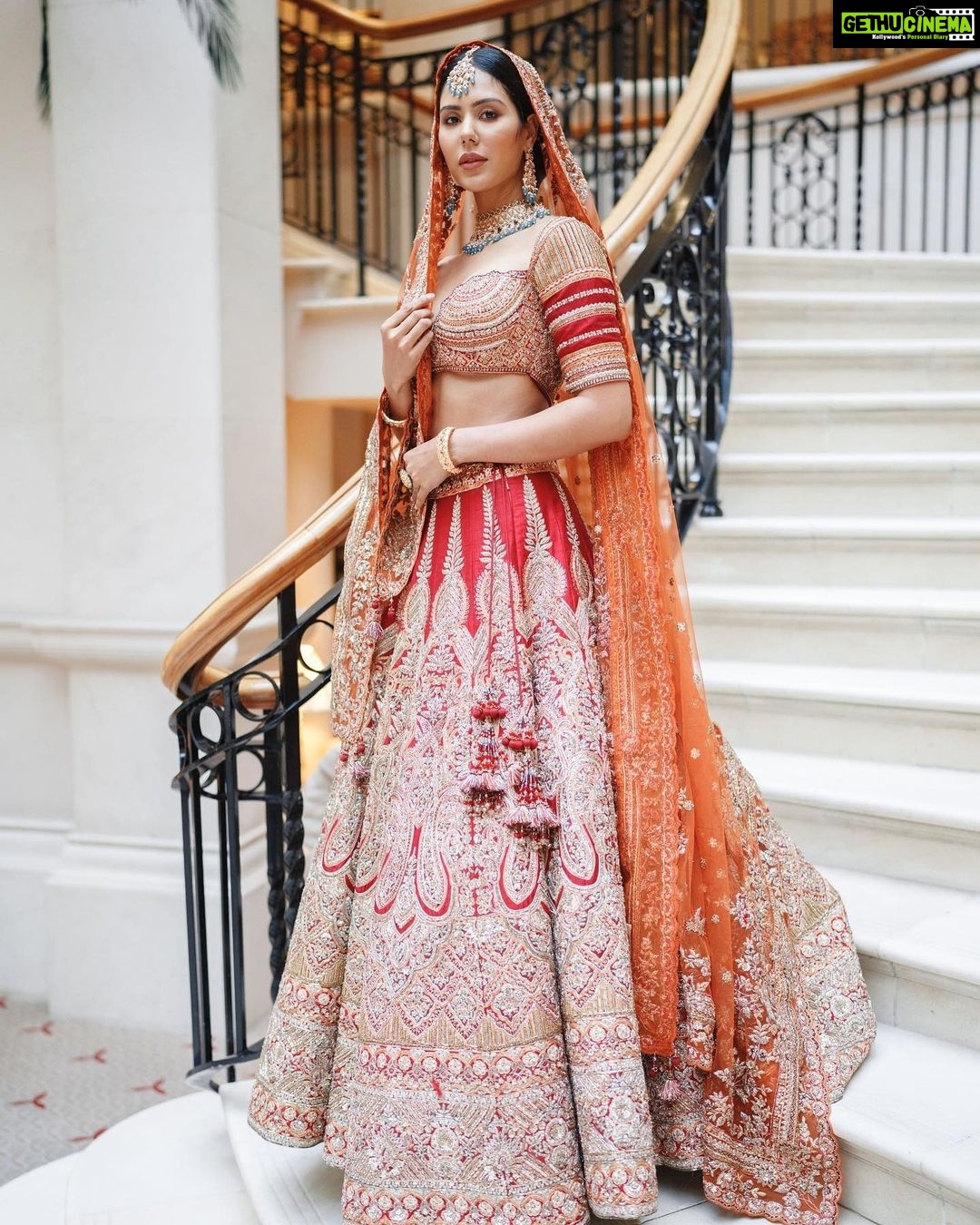 Sonam Bajwa Instagram - 𝐒𝐎𝐍𝐀𝐌 𝐁𝐀𝐉𝐖𝐀 𝐗 𝐅𝐑𝐎𝐍𝐓𝐈𝐄𝐑 𝐑𝐀𝐀𝐒