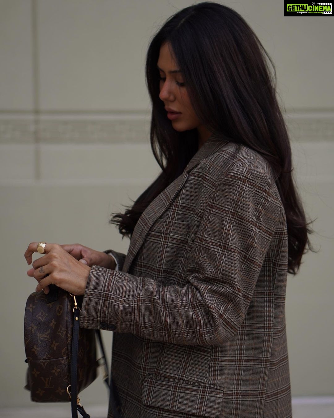 Sonam Bajwa Instagram - 𝓑𝓮𝓪𝓾𝓽𝔂 𝓯𝓸𝓻 𝓪𝓼𝓱𝓮𝓼......