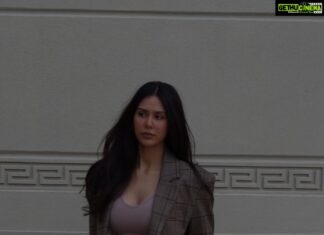 Sonam Bajwa Instagram - 𝓚𝓮𝓱𝓷𝓭𝓲 𝓱𝓾𝓷𝓭𝓲 𝓼𝓲.....