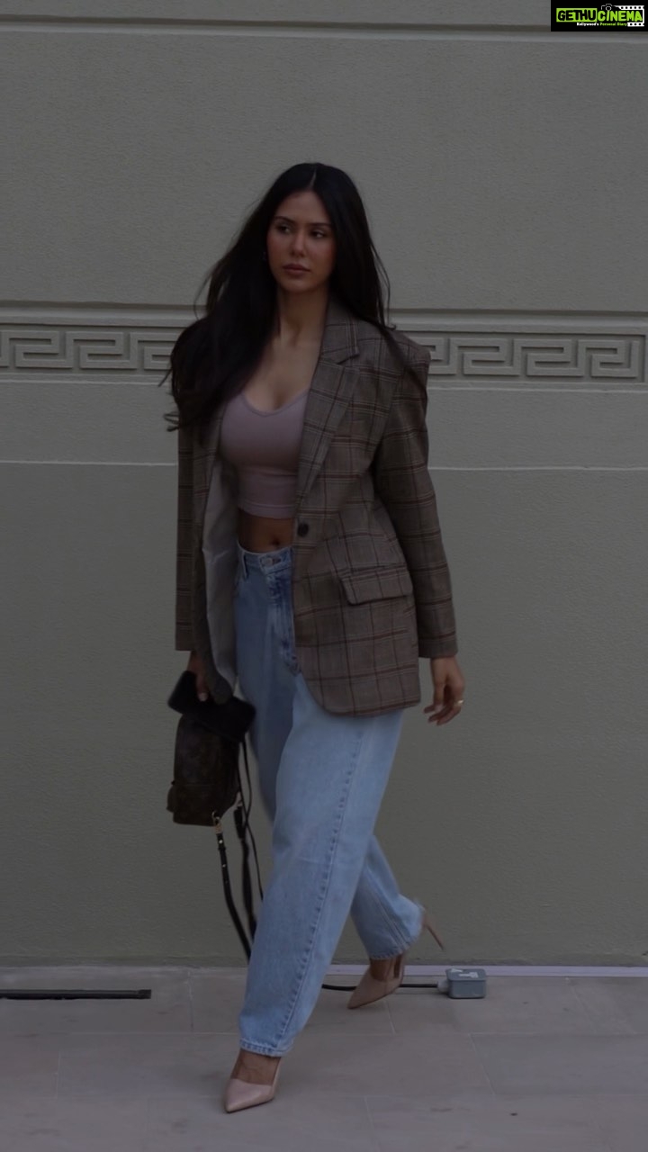 Sonam Bajwa - 1.3 Million Likes - 𝓚𝓮𝓱𝓷𝓭𝓲 𝓱𝓾𝓷𝓭𝓲 𝓼𝓲.....