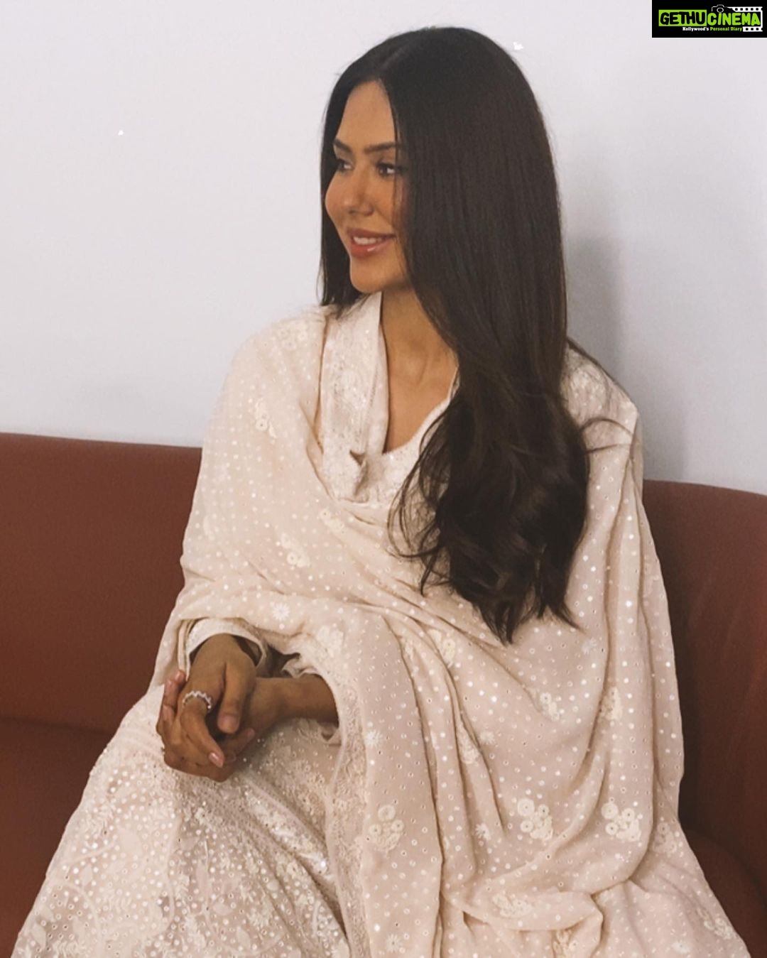 Sonam Bajwa Instagram - 𝓑𝓮𝔀𝓳𝓪𝓱 𝓣𝓪𝓻𝓻𝓮𝓮𝓯 𝓴𝓪𝓻𝓷𝓪 𝓪𝓪𝓹 𝓴𝓲 𝓪𝓪𝓭𝓪𝓽 𝓽𝓸𝓱 𝓷𝓪𝓱𝓲..