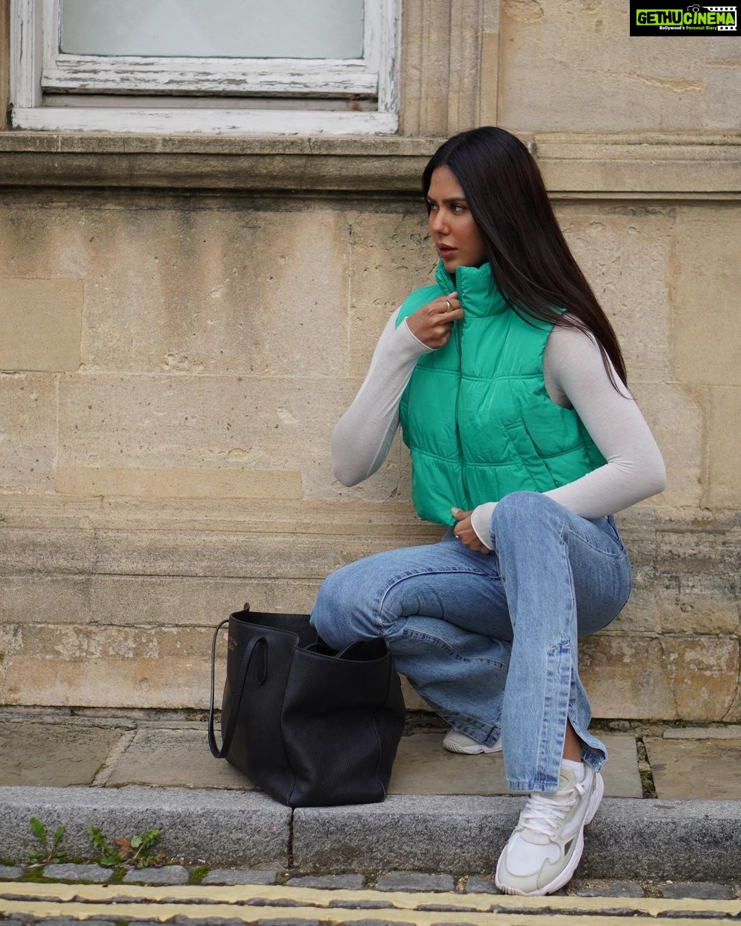 Sonam Bajwa Instagram - 𝓐 𝓵𝓲𝓽𝓽𝓵𝓮 𝓬𝓱𝓲𝓵𝓵𝔂 ....