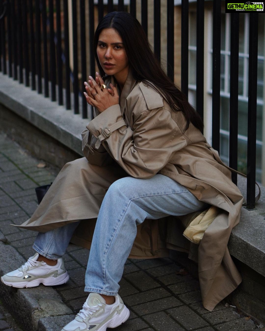 Sonam Bajwa Instagram - 𝓕𝓪𝓲𝓽𝓱 𝓸𝓿𝓮𝓻 𝓯𝓮𝓮𝓵𝓲𝓷𝓰𝓼...