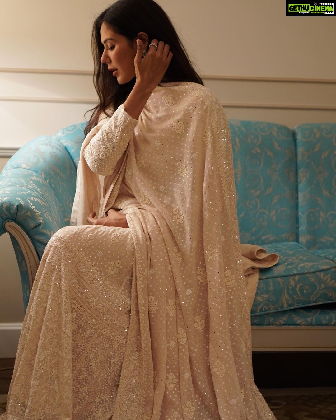 Sonam Bajwa Instagram - ππππ½β΄π πβ―πΎπ ππππΆ πβ― ππΆπ π·π½πΎ, πβ― ππΆπππΆ π·π½πΎ πΆππ π½πππΉππ π·π½πΎ ....