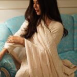 Sonam Bajwa Instagram - 𝒜𝓃𝓀𝒽ℴ𝓃 𝓂ℯ𝒾𝓃 𝓊𝓉𝓇𝒶 𝓎ℯ 𝓃𝒶𝓂 𝒷𝒽𝒾, 𝓎ℯ 𝓇𝒶𝓈𝓉𝒶 𝒷𝒽𝒾 𝒶𝓊𝓇 𝒽𝓊𝓂𝒹𝓊𝓂 𝒷𝒽𝒾 ....